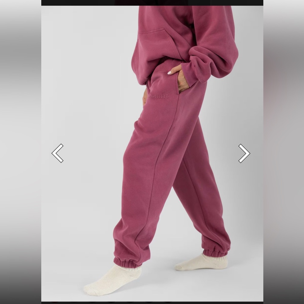 Comfrt Minimalist sweatpants Berry
